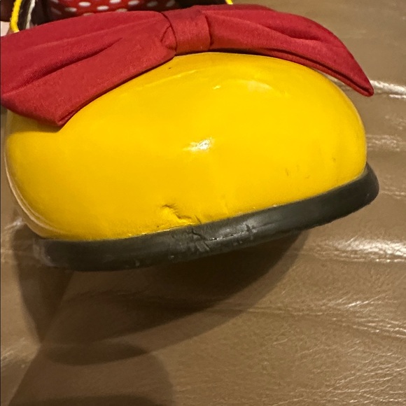 Disney Minnie Mouse Yellow Dress Shoes with Red Bow - Picture 6 of 8